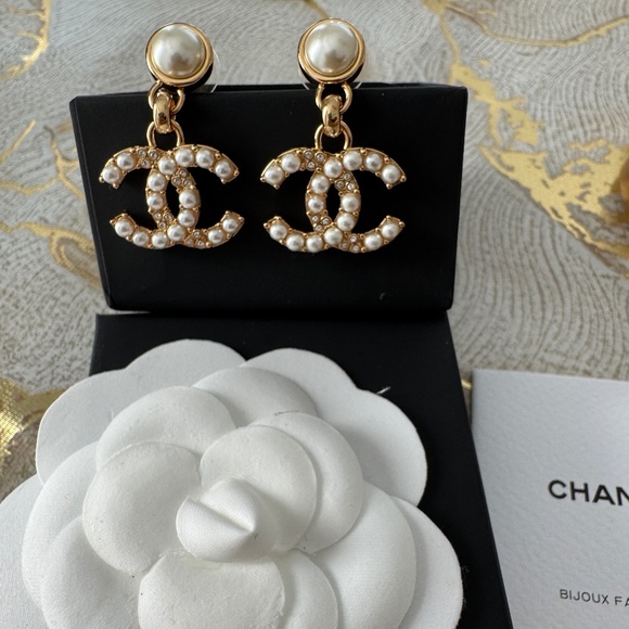 Chanel women’s jewelry earrings - Picture 3 of 6